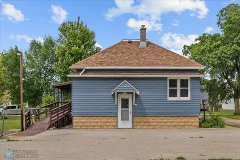 205 1st St S, Fairmount, ND 58030