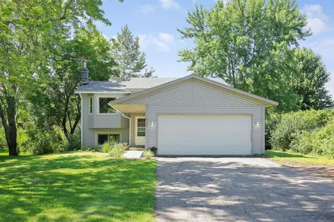 549 Saxony Ct, Chaska, MN 55318