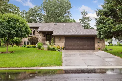 796 Sunset Dr, Eagan, MN 55123