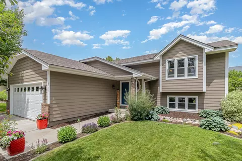 5750 Lone Oak Dr, Savage, MN 55378
