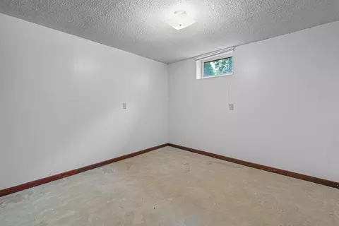 Bedroom - 103 9th Ave SE, Faribault, MN 55021 photo 7 of 8
