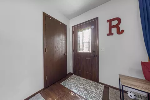 Entry Way - 103 9th Ave SE, Faribault, MN 55021 photo 1 of 2