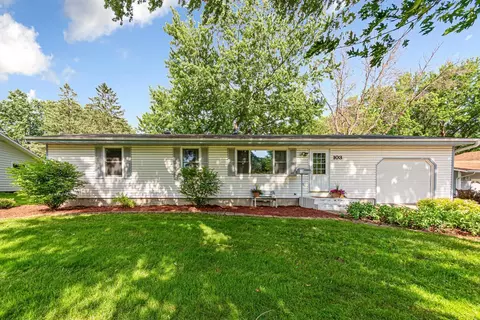 103 9th Ave SE, Faribault, MN 55021