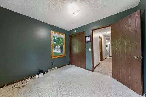 Bedroom - 103 9th Ave SE, Faribault, MN 55021 photo 4 of 8
