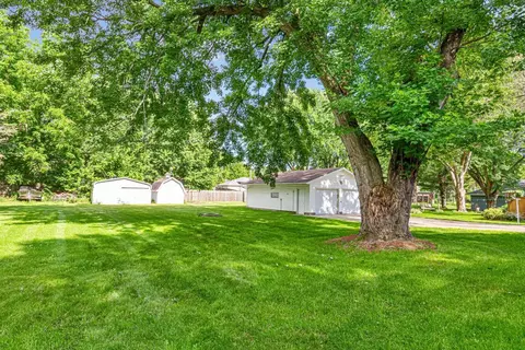 Exterior - 103 9th Ave SE, Faribault, MN 55021 photo 7 of 10