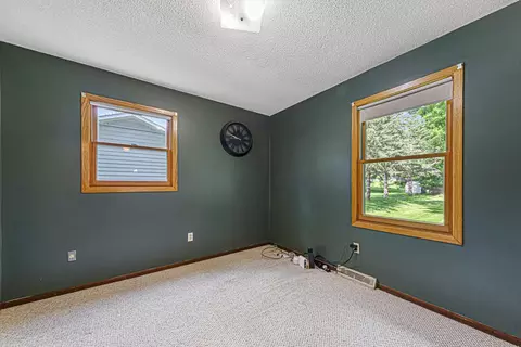 Bedroom - 103 9th Ave SE, Faribault, MN 55021 photo 3 of 8