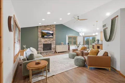 1647 Valley Quail Dr, River Falls, WI 54022