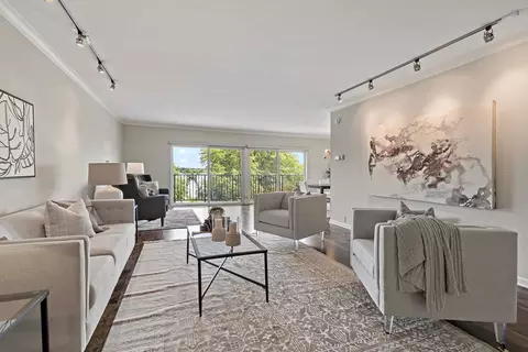 3200 W Bde Maka Ska Pkwy #203, Minneapolis, MN 55416