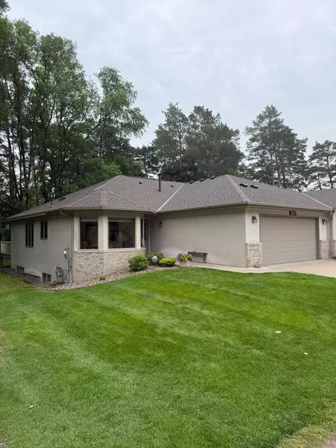 527 Woodside Ct, Shakopee, MN 55379