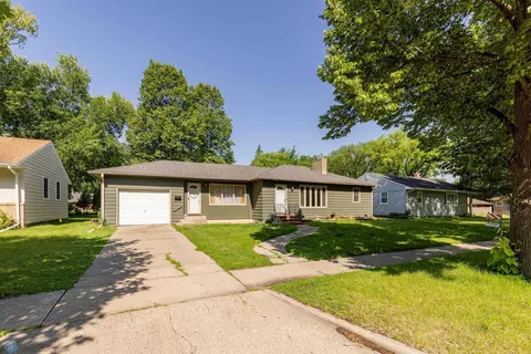 1407 13th St S, Moorhead, MN 56560