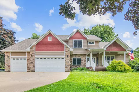 920 Parker Ave, Roseville, MN 55113