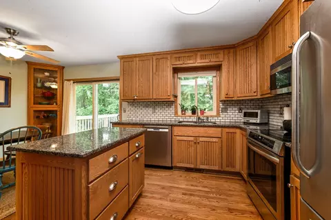1920 Heath Ave N, Oakdale, MN 55128