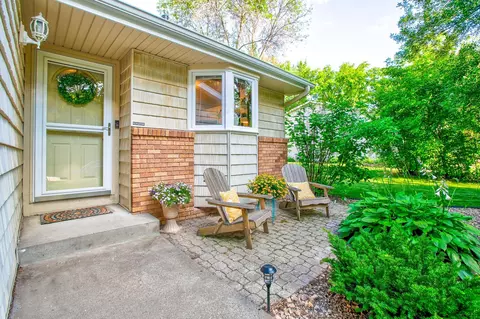 5130 Cottonwood Ln N, Plymouth, MN 55442