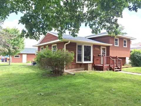 2325 16th Ave E, North Saint Paul, MN 55109