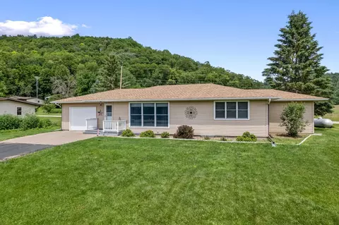 s1576 Lake Street, Alma, WI 54610