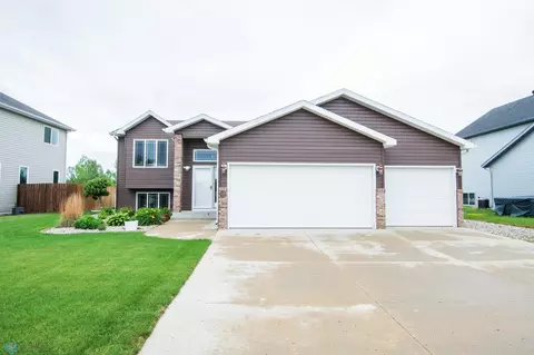 4425 Westport Pkwy, West Fargo, ND 58078