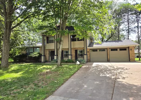 3973 Birch Knoll Dr, White Bear Township, MN 55110