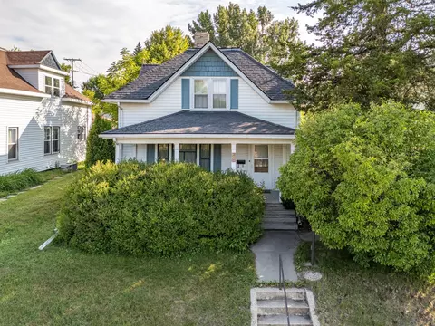 217 E 6th St, Crookston, MN 56716