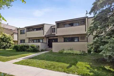 812 10th St S #B12, Fargo, ND 58103