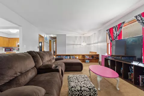 Living - 620 8th St SW, Faribault, MN 55021 photo 1 of 4