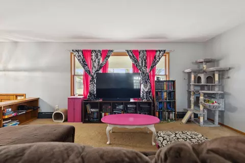 Living - 620 8th St SW, Faribault, MN 55021 photo 2 of 4
