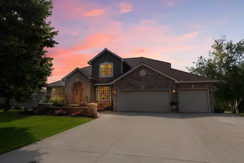 20745 Independence Ct, Lakeville, MN 55044