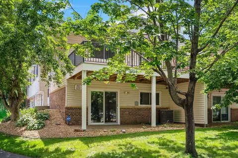 821 Evergreen Cir, Burnsville, MN 55337