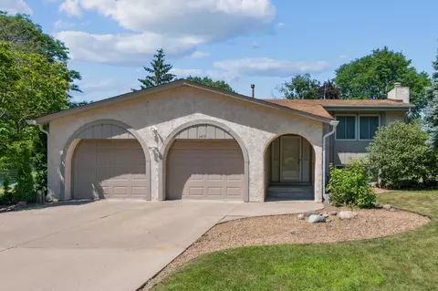 2419 Galtier St, Roseville, MN 55113