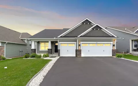 1430 Nutmeg Cir, Carver, MN 55315