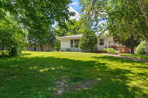 303 S 6th St, Henderson, MN 56044