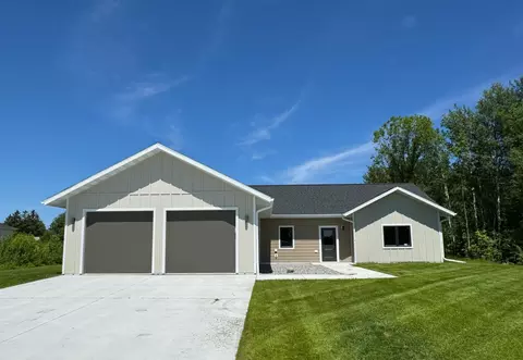 605 Lincoln St SE, Warroad, MN 56763