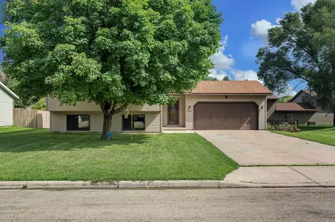 1936 Greenwood Dr, Owatonna, MN 55060