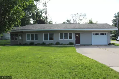 675 Mooers Ave SE, Cokato, MN 55321