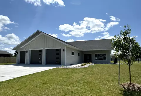 602 Lincoln St SE, Warroad, MN 56763