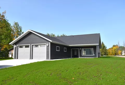 609 Lincoln St SE, Warroad, MN 56763