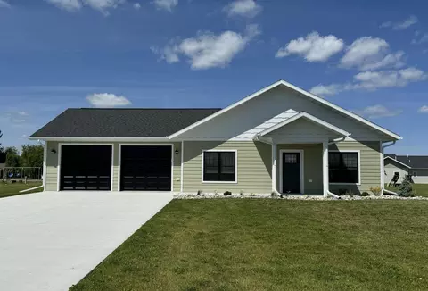 505 Garfield St SE, Warroad, MN 56763