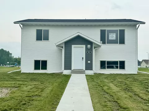 503 Mckinley St SE, Warroad, MN 56763