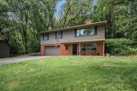 109 Cimarron Ct, Apple Valley, MN 55124