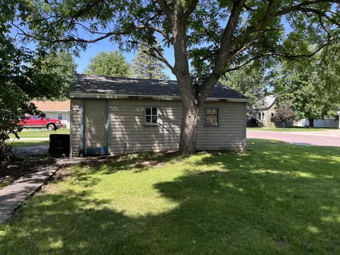 Exterior - 1364 5th Ave N, Windom, MN 56101 photo 8 of 9