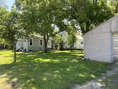 Exterior - 1364 5th Ave N, Windom, MN 56101 photo 5 of 9