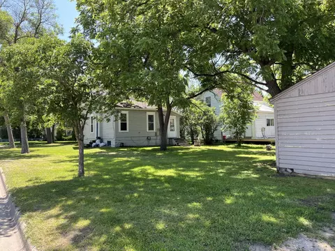 Exterior - 1364 5th Ave N, Windom, MN 56101 photo 9 of 9