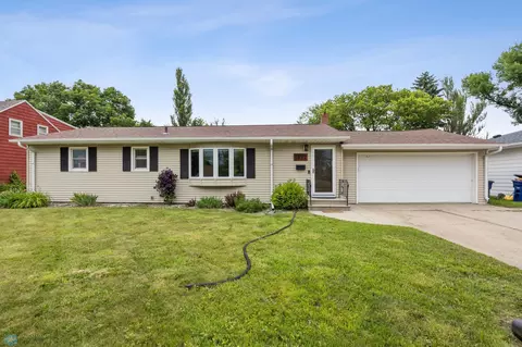 1512 10th Ave S, Moorhead, MN 56560