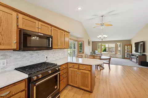 Kitchen - 24482 18th Ave, Saint Augusta, MN 56301 photo 4 of 4