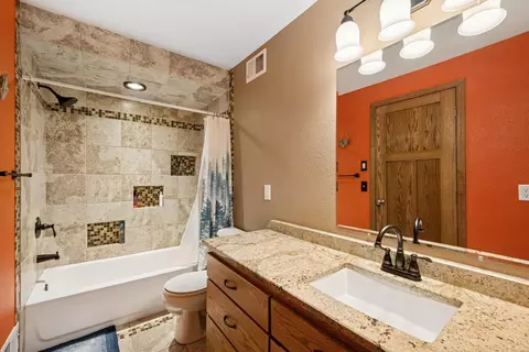 Bath - 24482 18th Ave, Saint Augusta, MN 56301 photo 4 of 4