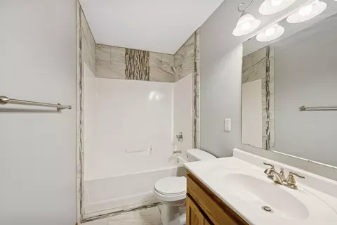 Bath - 24482 18th Ave, Saint Augusta, MN 56301 photo 3 of 4