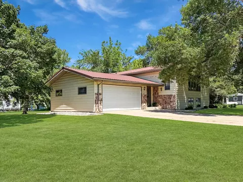 405 Palisades Ave, Toronto, SD 57268 photo 3