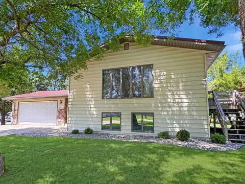 405 Palisades Ave, Toronto, SD 57268 photo 2