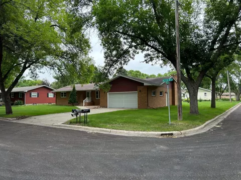 402 6th St NE, Barnesville, MN 56514