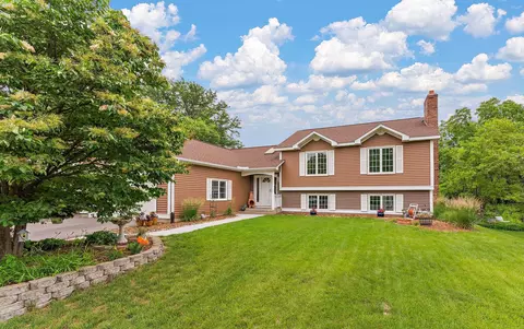 8944 Vincent Cir, Bloomington, MN 55431