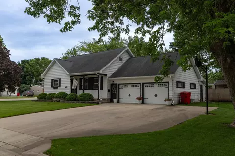 402 7th St SE, Stewartville, MN 55976